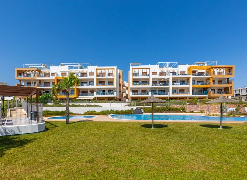 3 bedroom Apartment for sale in Villamartin with pool - € 299,900 (Ref: 9144379)