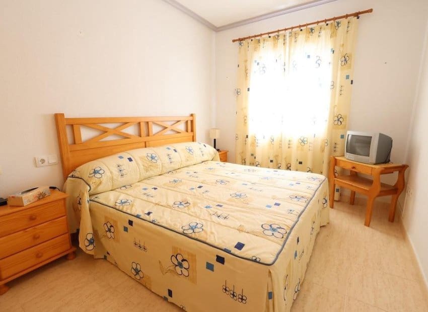 2 soverom Bungalow til salgs i Orihuela Costa med svømmebasseng - € 219 000 (Ref: 9144382)