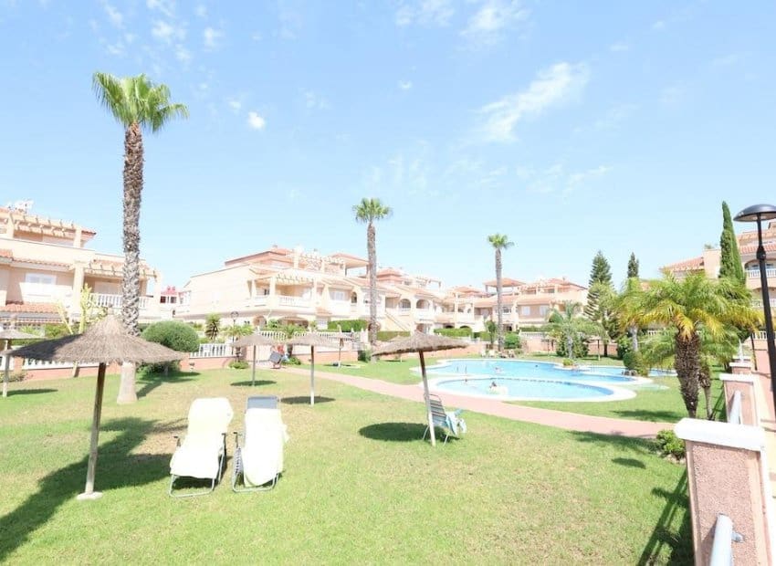 2 soverom Bungalow til salgs i Orihuela Costa med svømmebasseng - € 219 000 (Ref: 9144382)