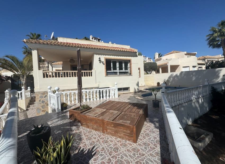 5 soveværelse Villa til salg i Orihuela Costa med swimmingpool - € 675.000 (Ref: 9144384)