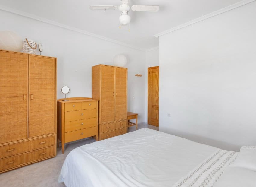 5 bedroom Villa for sale in San Fulgencio with pool - € 500,000 (Ref: 9144386)