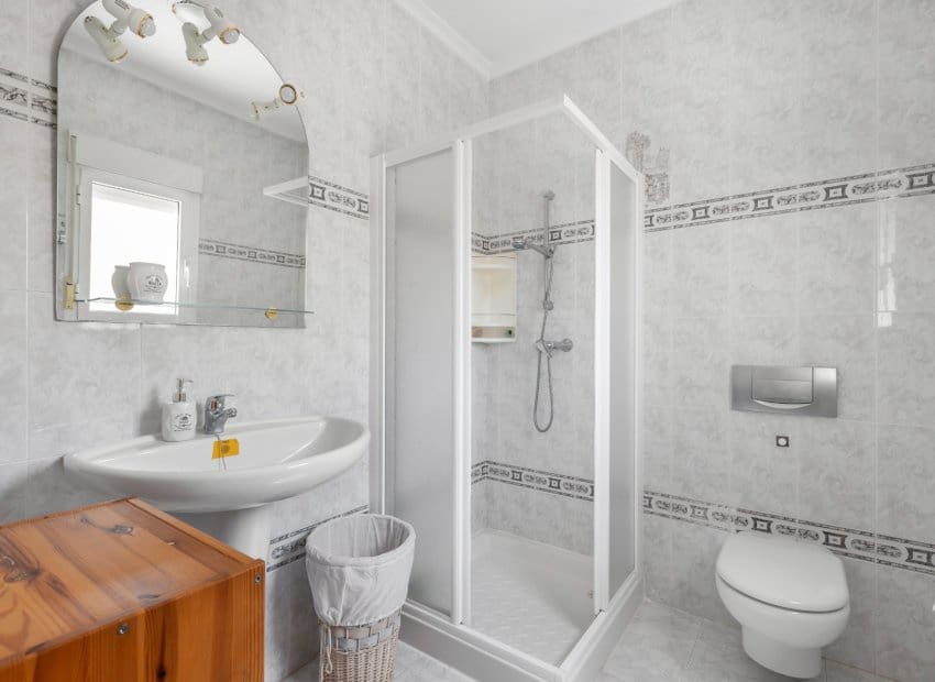 5 bedroom Villa for sale in San Fulgencio with pool - € 500,000 (Ref: 9144386)