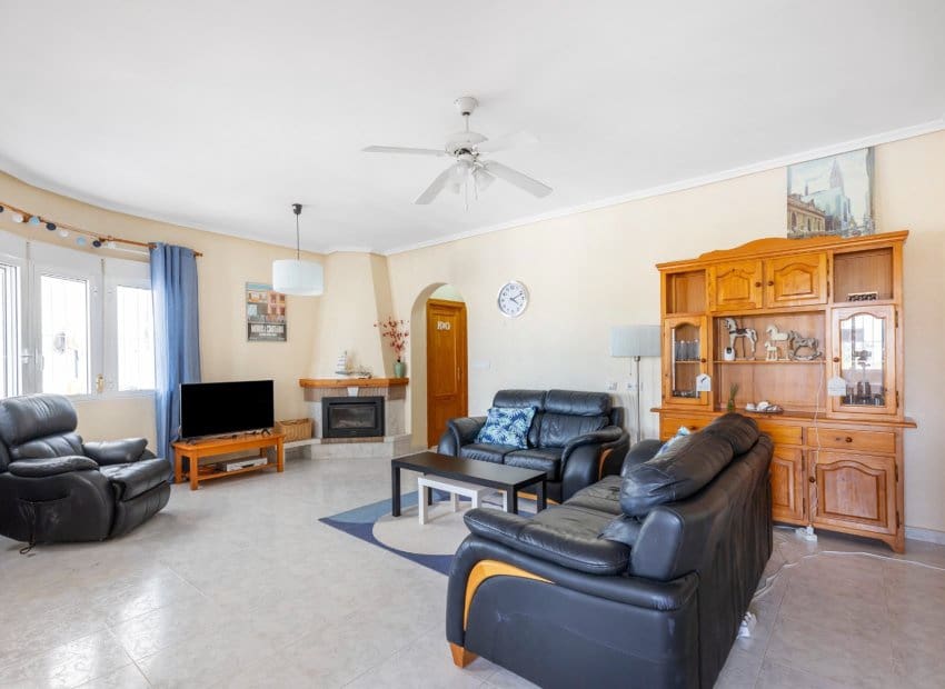 5 bedroom Villa for sale in San Fulgencio with pool - € 500,000 (Ref: 9144386)