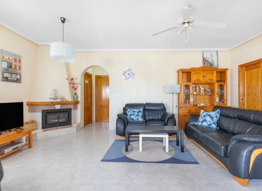 5 bedroom Villa for sale in San Fulgencio with pool - € 500,000 (Ref: 9144386)