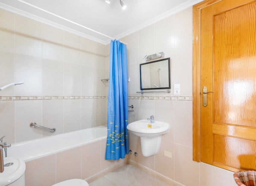 5 bedroom Villa for sale in San Fulgencio with pool - € 500,000 (Ref: 9144386)