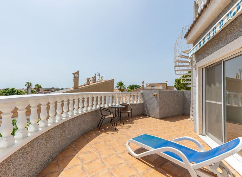 5 bedroom Villa for sale in San Fulgencio with pool - € 500,000 (Ref: 9144386)