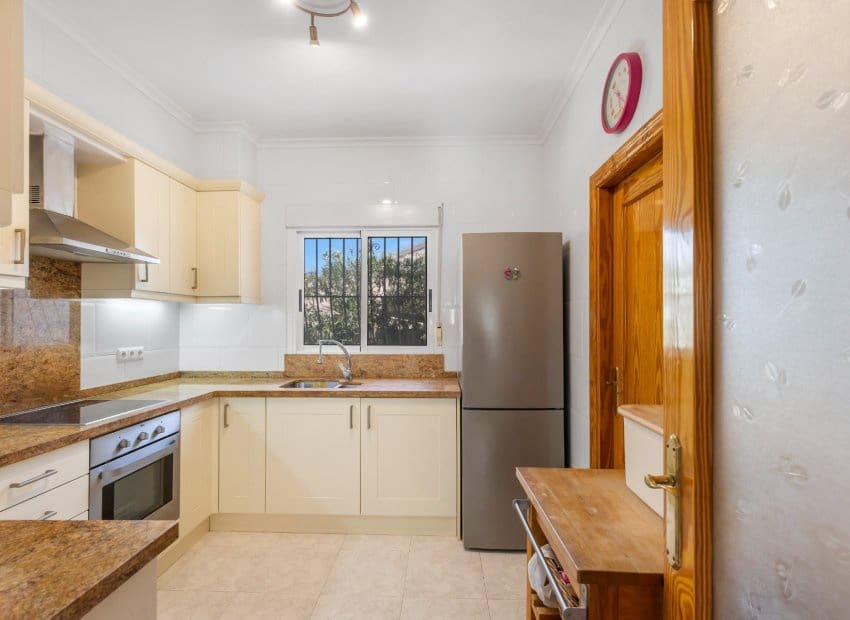 5 bedroom Villa for sale in San Fulgencio with pool - € 500,000 (Ref: 9144386)