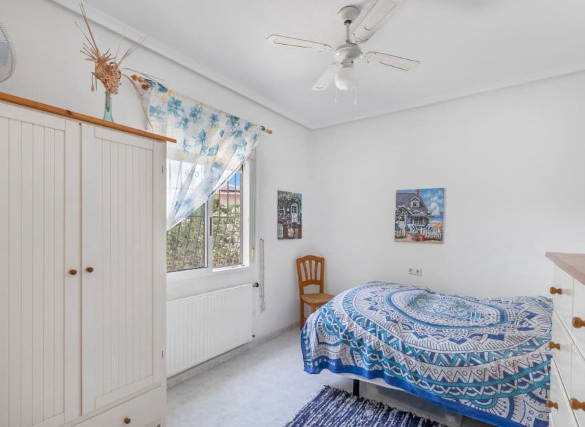 5 bedroom Villa for sale in San Fulgencio with pool - € 500,000 (Ref: 9144386)