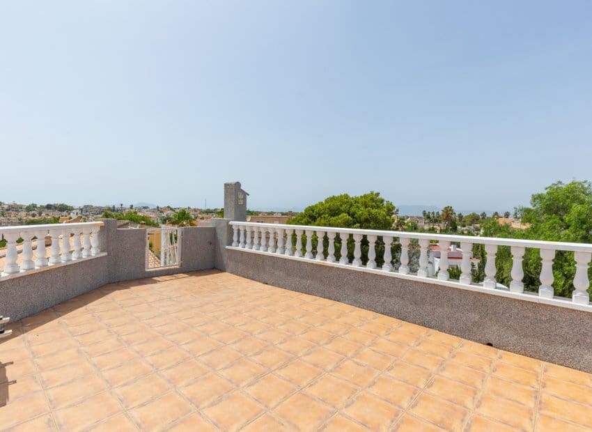 5 bedroom Villa for sale in San Fulgencio with pool - € 500,000 (Ref: 9144386)