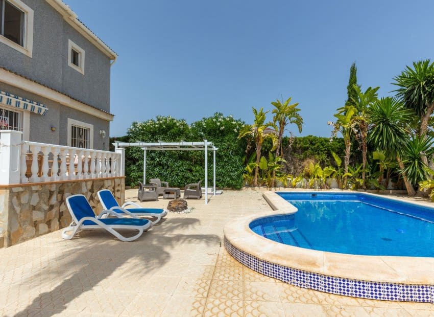 5 bedroom Villa for sale in San Fulgencio with pool - € 500,000 (Ref: 9144386)