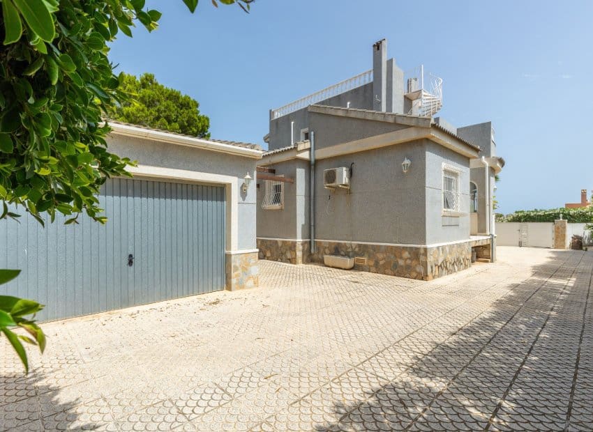 5 bedroom Villa for sale in San Fulgencio with pool - € 500,000 (Ref: 9144386)