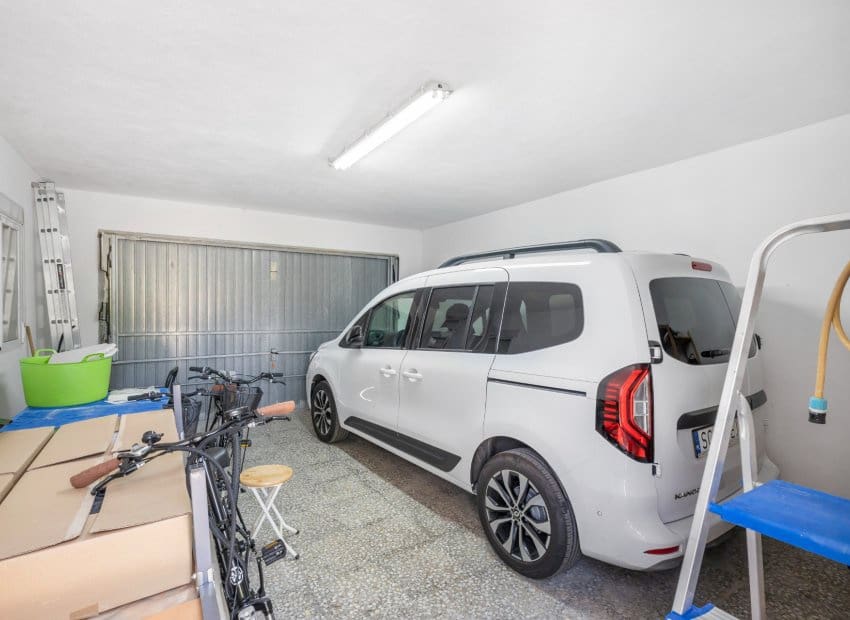 5 bedroom Villa for sale in San Fulgencio with pool - € 500,000 (Ref: 9144386)