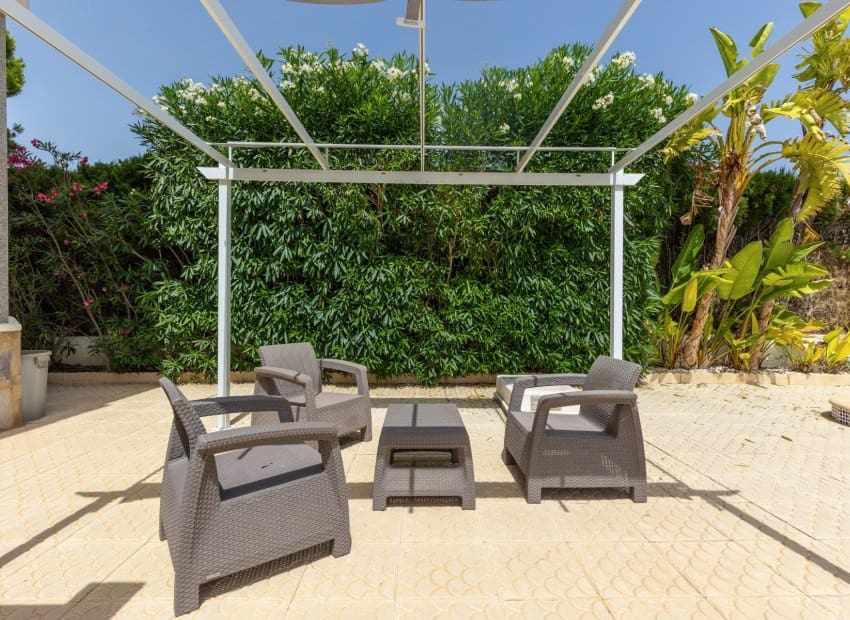 5 bedroom Villa for sale in San Fulgencio with pool - € 500,000 (Ref: 9144386)