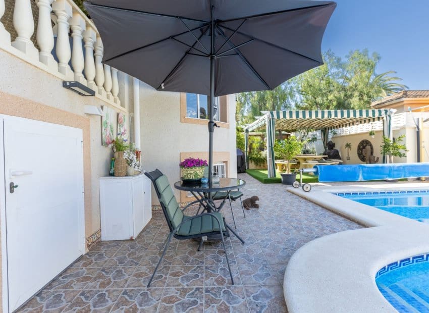 5 soveværelse Villa til salg i Benijofar med swimmingpool - € 498.000 (Ref: 9150762)