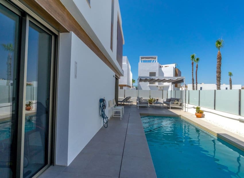 3 bedroom Villa for sale in Orihuela Costa with pool - € 429,000 (Ref: 9160429)