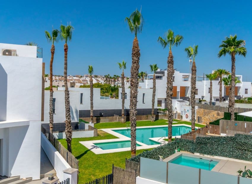 3 bedroom Villa for sale in Orihuela Costa with pool - € 429,000 (Ref: 9160429)