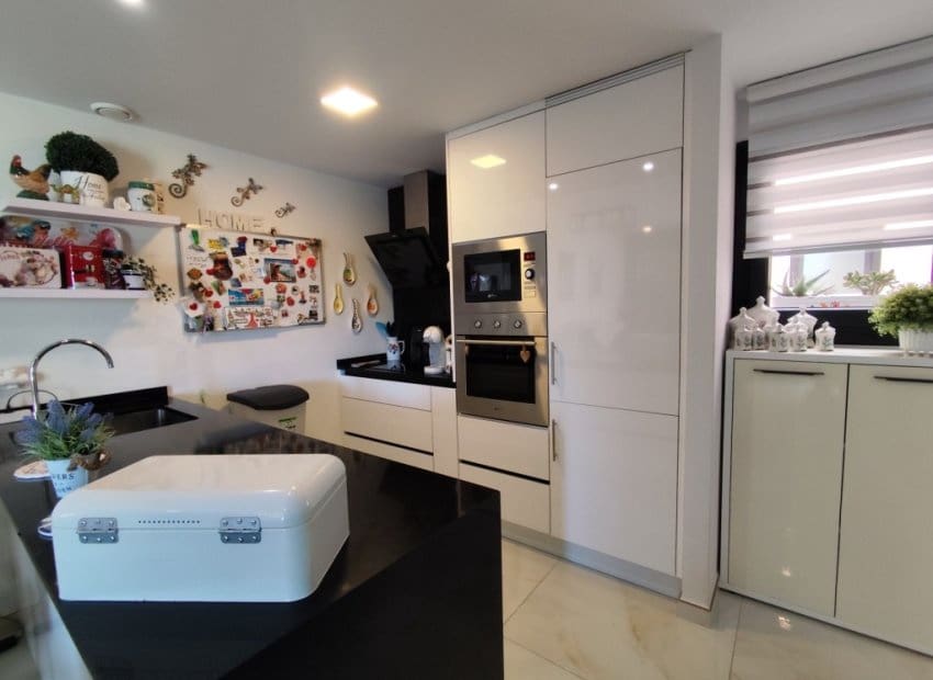 2 soveværelse Lejlighed til salg i Orihuela Costa med swimmingpool - € 246.000 (Ref: 9162676)