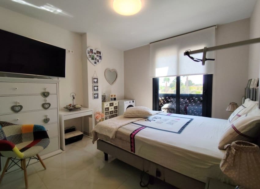 2 soveværelse Lejlighed til salg i Orihuela Costa med swimmingpool - € 246.000 (Ref: 9162676)