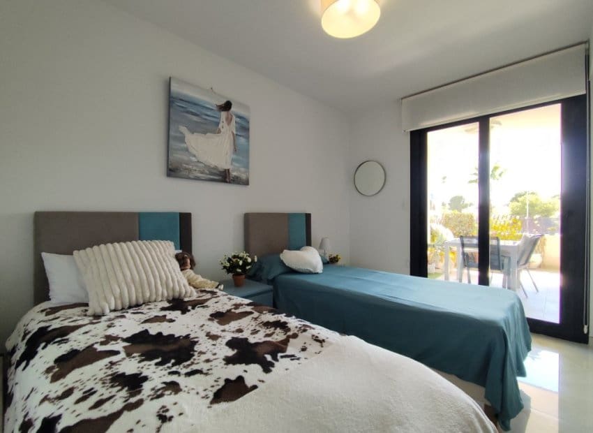 2 soveværelse Lejlighed til salg i Orihuela Costa med swimmingpool - € 246.000 (Ref: 9162676)