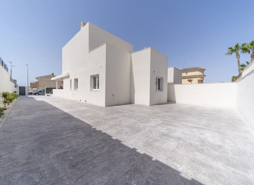 3 bedroom Villa for sale in Aguas Nuevas with pool - € 640,000 (Ref: 9175554)