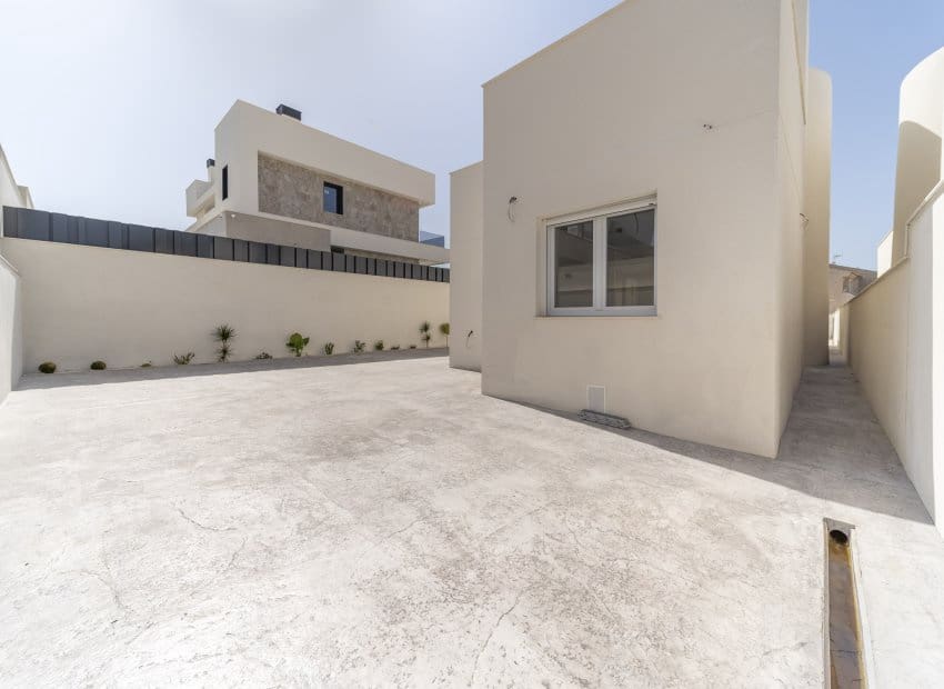 3 bedroom Villa for sale in Aguas Nuevas with pool - € 640,000 (Ref: 9175554)