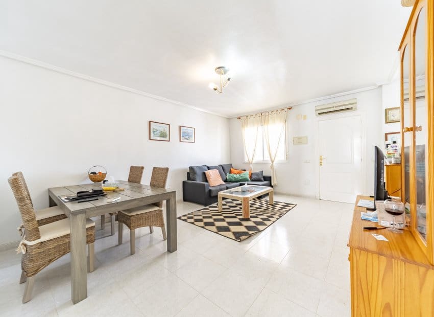 3 sypialnia Dom na sprzedaż w Dona Pepa z basenem - 205 000 € (Ref: 9175555)