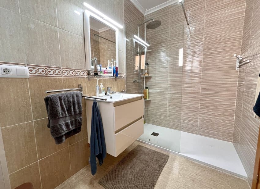 2 makuuhuone Omakotitalo myytävänä paikassa Avileses mukana uima-altaan - 144 000 € (Ref: 9175562)