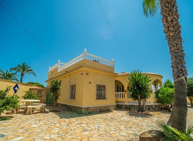 Chalet de 3 habitaciones en La Siesta, Torrevieja en venta con piscina - 535.000 € (Ref: 9180075)