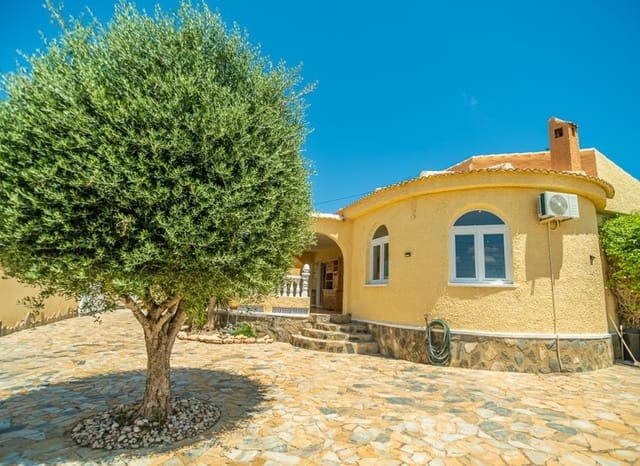 Chalet de 3 habitaciones en La Siesta, Torrevieja en venta con piscina - 535.000 € (Ref: 9180075)