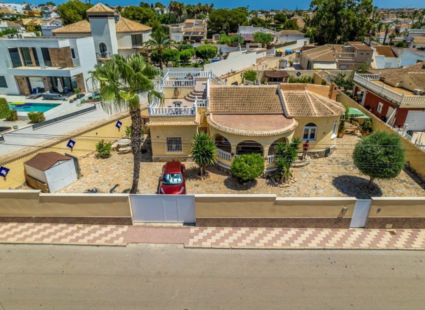 3 makuuhuone Huvila myytävänä paikassa El Chaparral mukana uima-altaan - 535 000 € (Ref: 9180075)