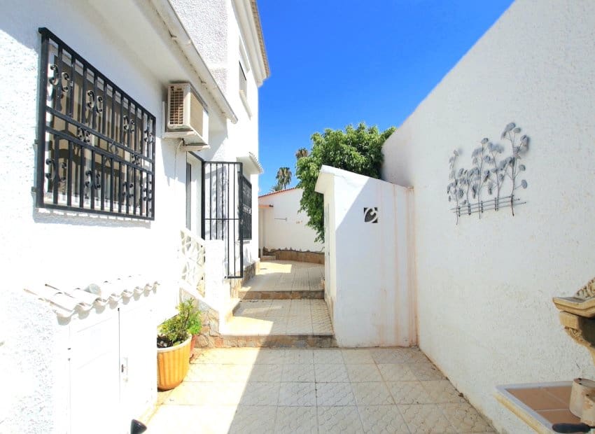 3 bedroom Villa for sale in Ciudad Quesada with pool - € 399,950 (Ref: 9189911)