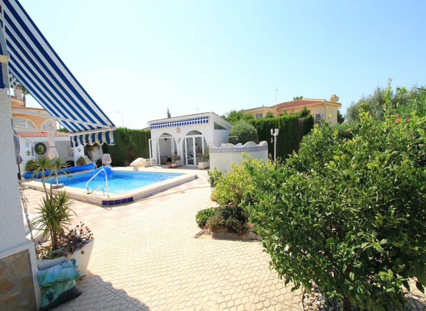 3 bedroom Villa for sale in Ciudad Quesada with pool - € 399,950 (Ref: 9189911)