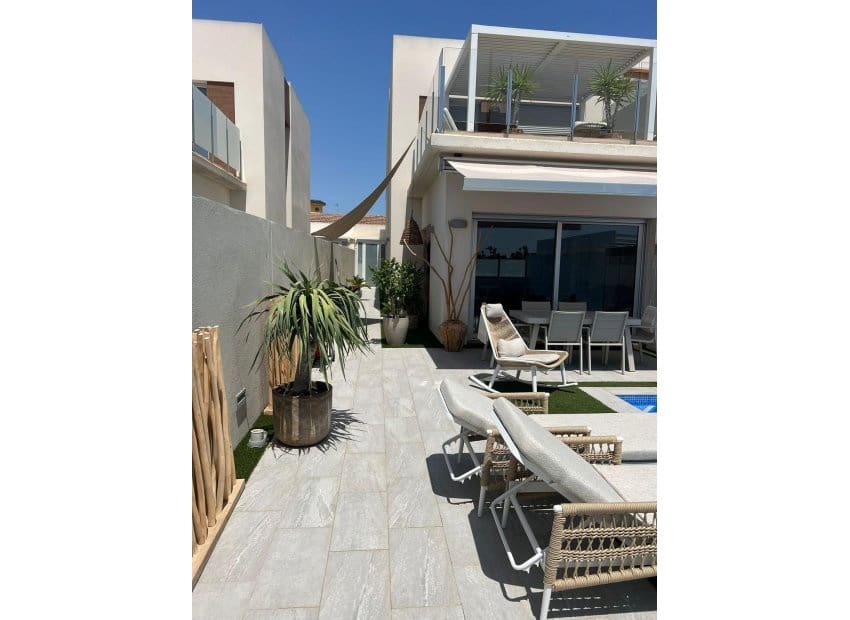 3 soverom Villa til salgs i Daya Vieja med svømmebasseng - € 399 995 (Ref: 9190364)