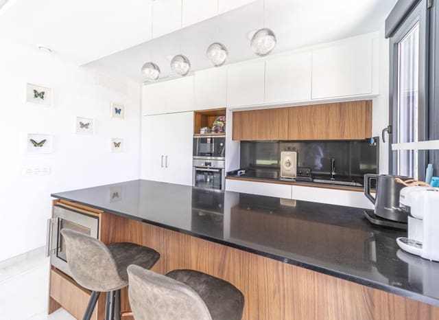 4 camera da letto Villa in vendita in Lomas de Cabo Roig - Los Dolses, Orihuela con piscina - 759.000 € (Rif: 9190365)