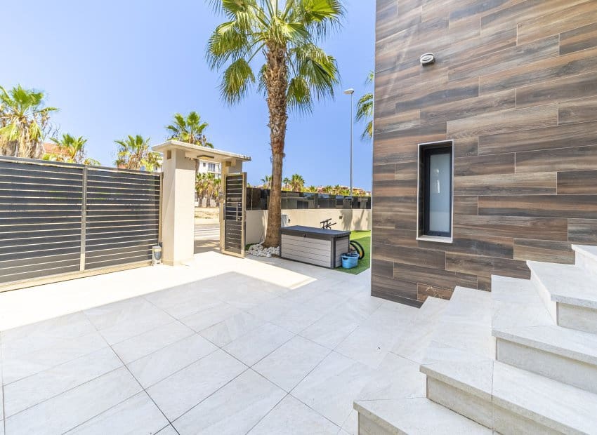 4 sypialnia Willa na sprzedaż w Orihuela Costa z basenem - 759 000 € (Ref: 9190365)