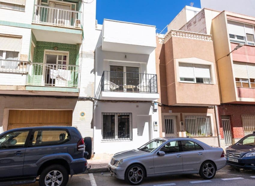 3 soveværelse Byhus til salg i Torrevieja - € 299.900 (Ref: 9195014)