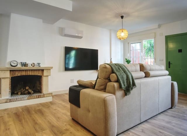 Casa de 3 habitaciones en Villamartin, Orihuela en venta con piscina - 239.000 € (Ref: 9195023)