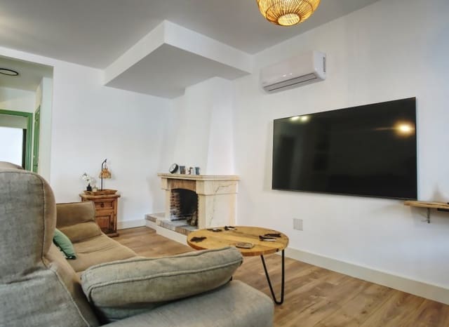 Casa de 3 habitaciones en Villamartin, Orihuela en venta con piscina - 239.000 € (Ref: 9195023)