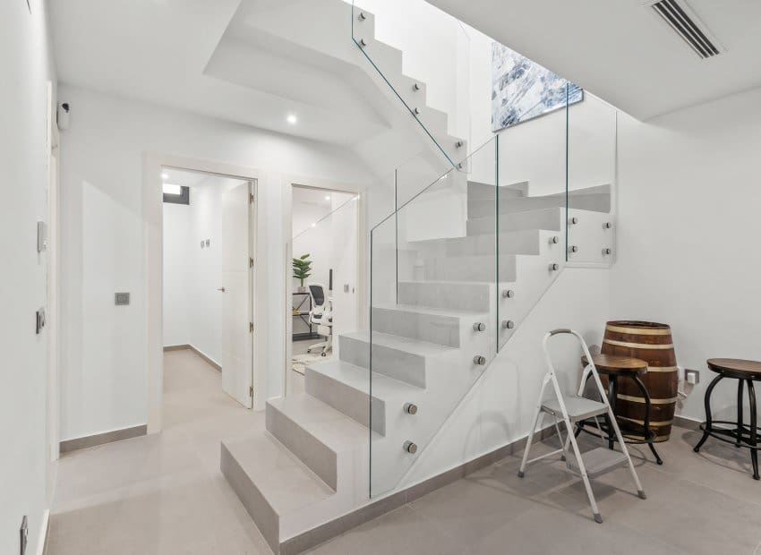 4 bedroom Villa for sale in Algorfa with pool - € 569,500 (Ref: 9201730)