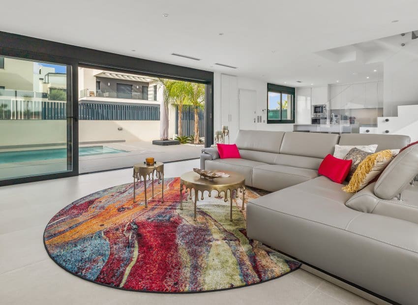 4 bedroom Villa for sale in Algorfa with pool - € 569,500 (Ref: 9201730)