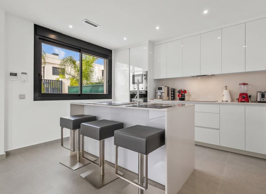 4 bedroom Villa for sale in Algorfa with pool - € 569,500 (Ref: 9201730)