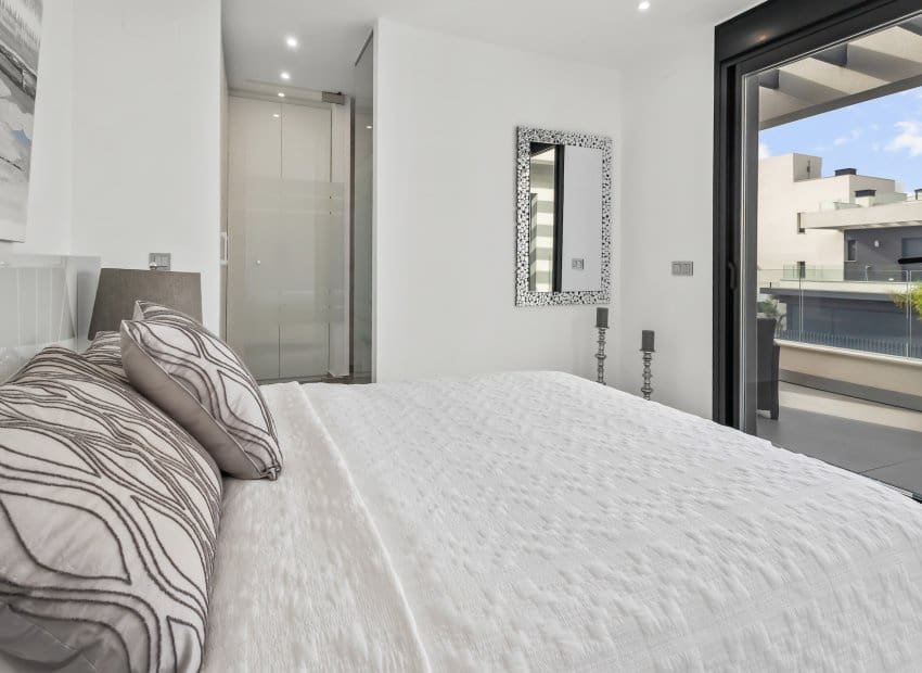 4 bedroom Villa for sale in Algorfa with pool - € 569,500 (Ref: 9201730)