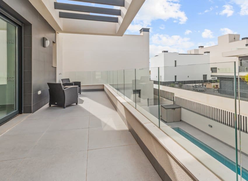 4 bedroom Villa for sale in Algorfa with pool - € 569,500 (Ref: 9201730)