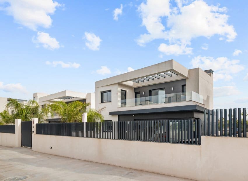 4 bedroom Villa for sale in Algorfa with pool - € 569,500 (Ref: 9201730)