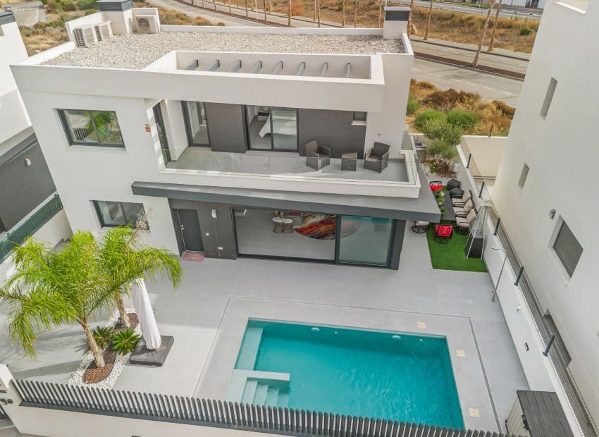 4 bedroom Villa for sale in Algorfa with pool - € 569,500 (Ref: 9201730)