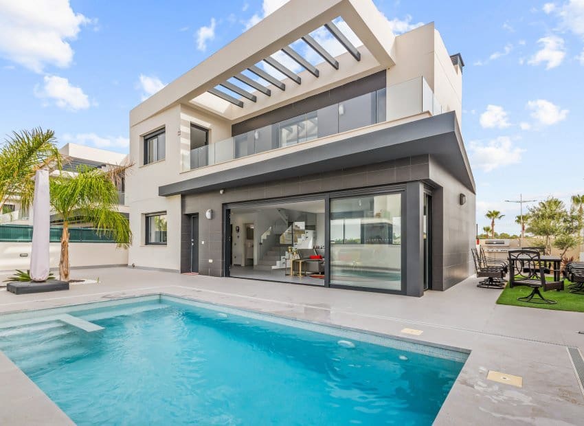 4 bedroom Villa for sale in Algorfa with pool - € 569,500 (Ref: 9201730)