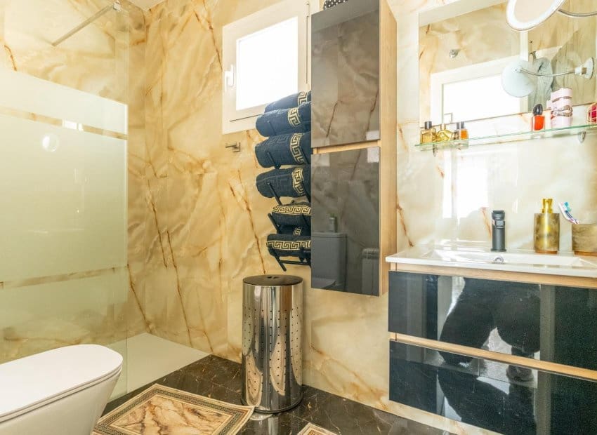 3 sovrum Villa till salu i Punta Prima med pool - 360 000 € (Ref: 9211116)