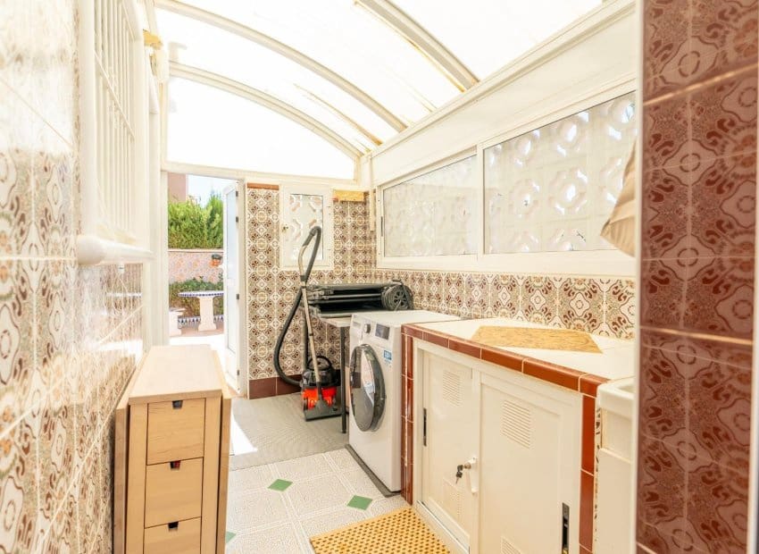 3 sovrum Villa till salu i Punta Prima med pool - 360 000 € (Ref: 9211116)