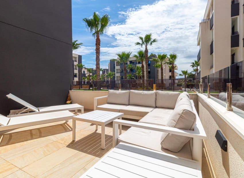 2 soveværelse Lejlighed til salg i Orihuela Costa med swimmingpool - € 269.000 (Ref: 9211137)