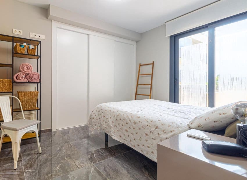 2 soveværelse Lejlighed til salg i Orihuela Costa med swimmingpool - € 269.000 (Ref: 9211137)